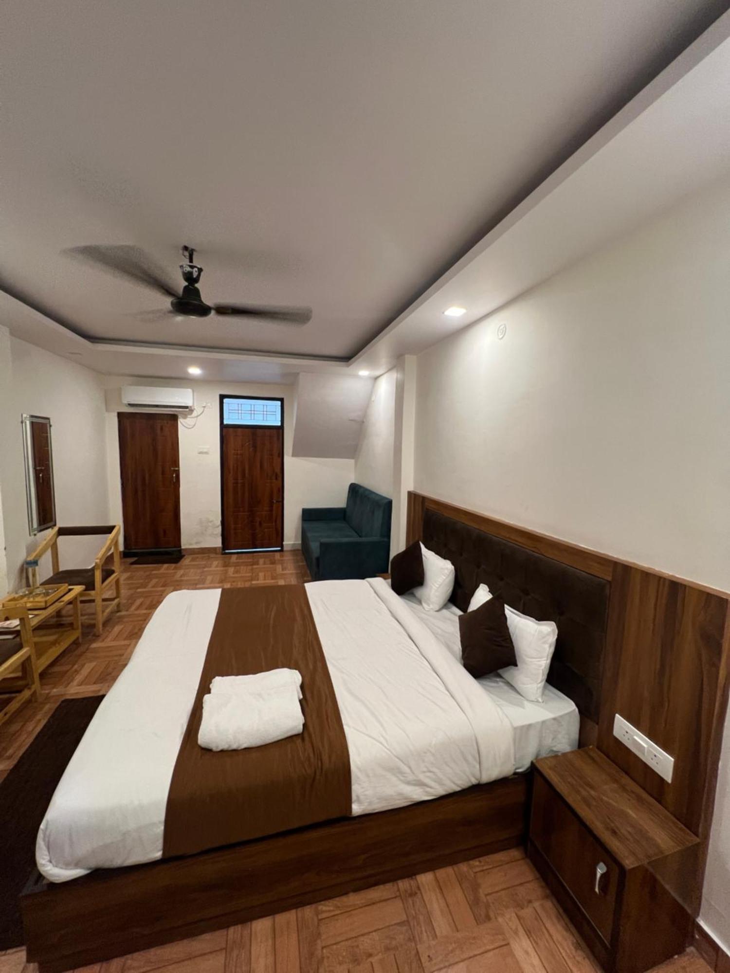 Hotel The Royal Galaxy Rishīkesh Exterior foto